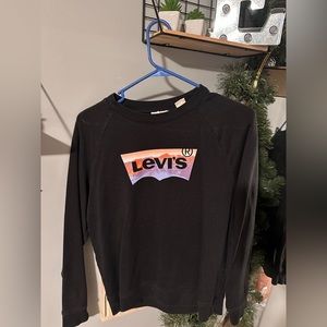 Small black Levi’s crewneck sweatshirt.